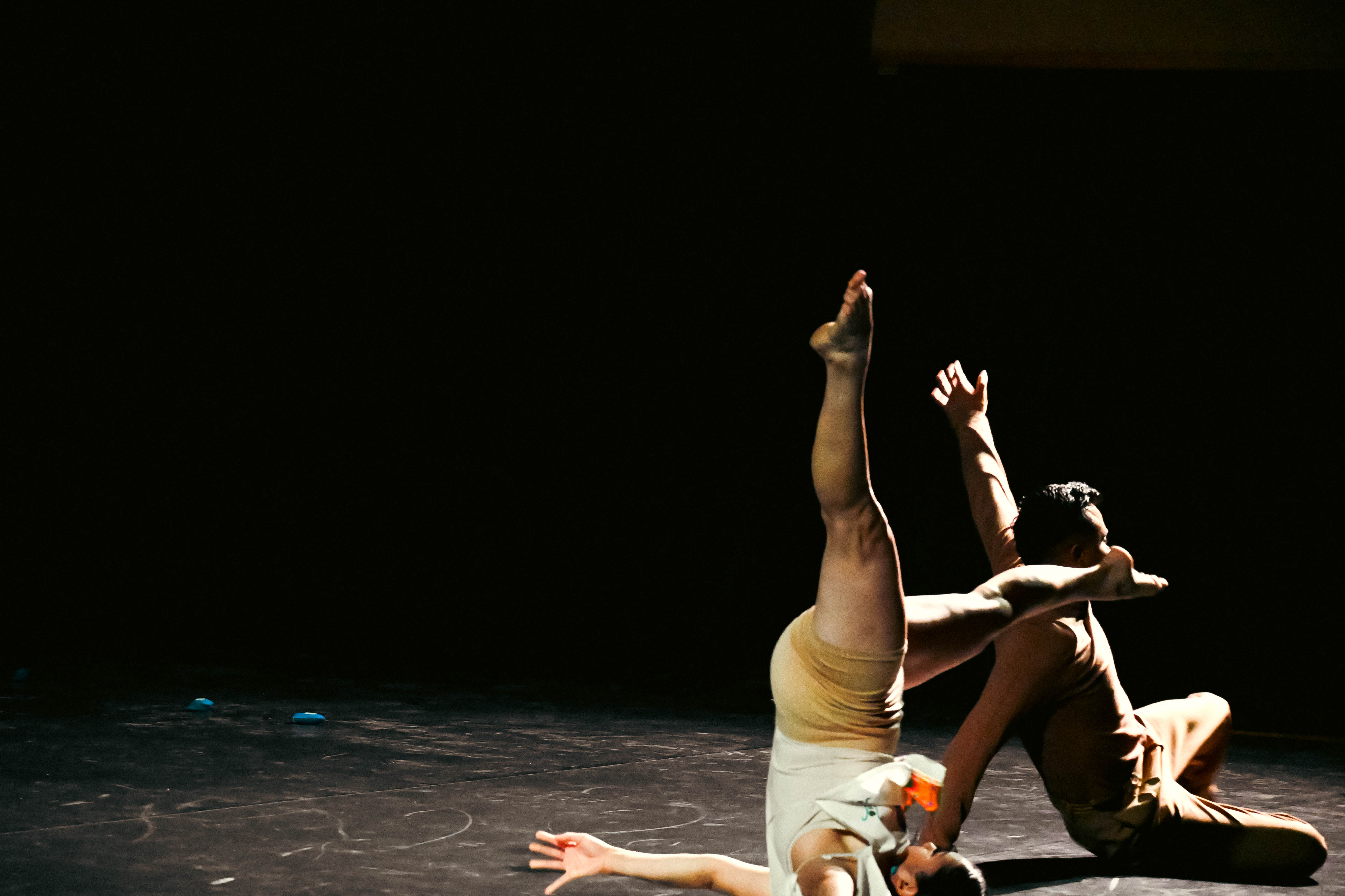 Bailarines de GUDAS STUDIO en presentación